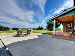 House with lovely new backyard patio